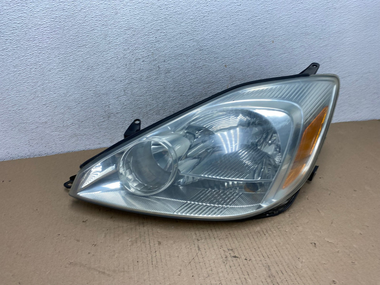 2004-2005 Toyota Sienna Left Driver LH Side Halogen Headlight AF3145 LK0