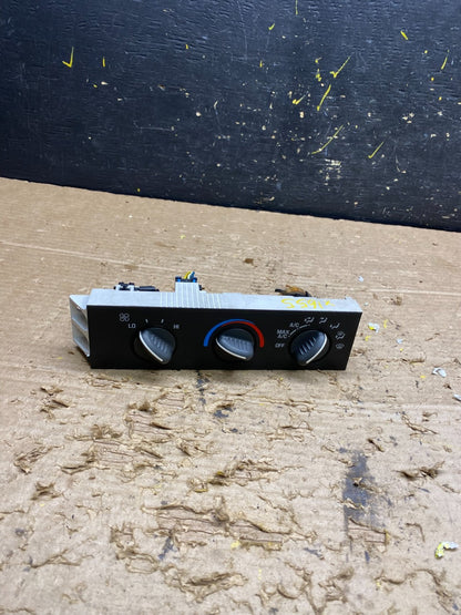2001 - 2007 GMC Chevrolet Express 1500 Climate Control A/C X1655 DG0