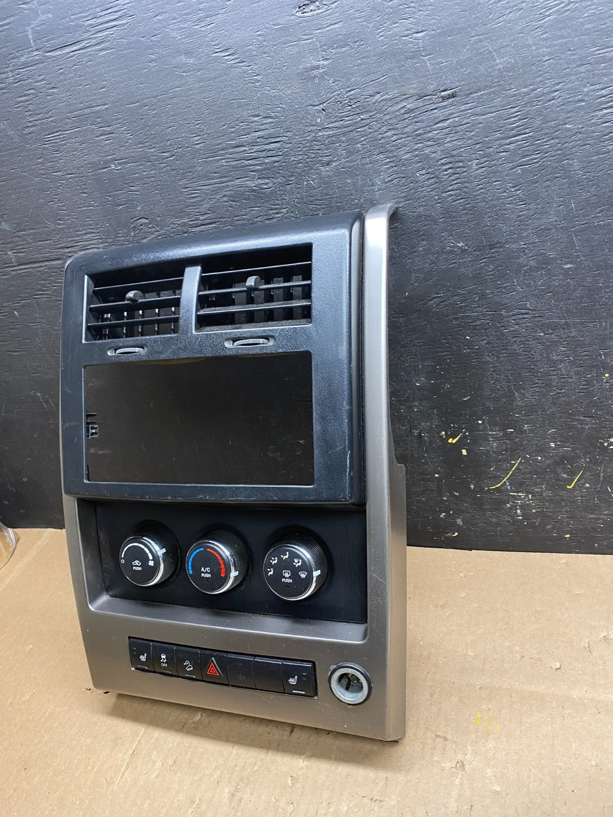 2008 to 2012 Jeep Liberty Dash Climate Temperature Control Radio Bezel T4660 DG1