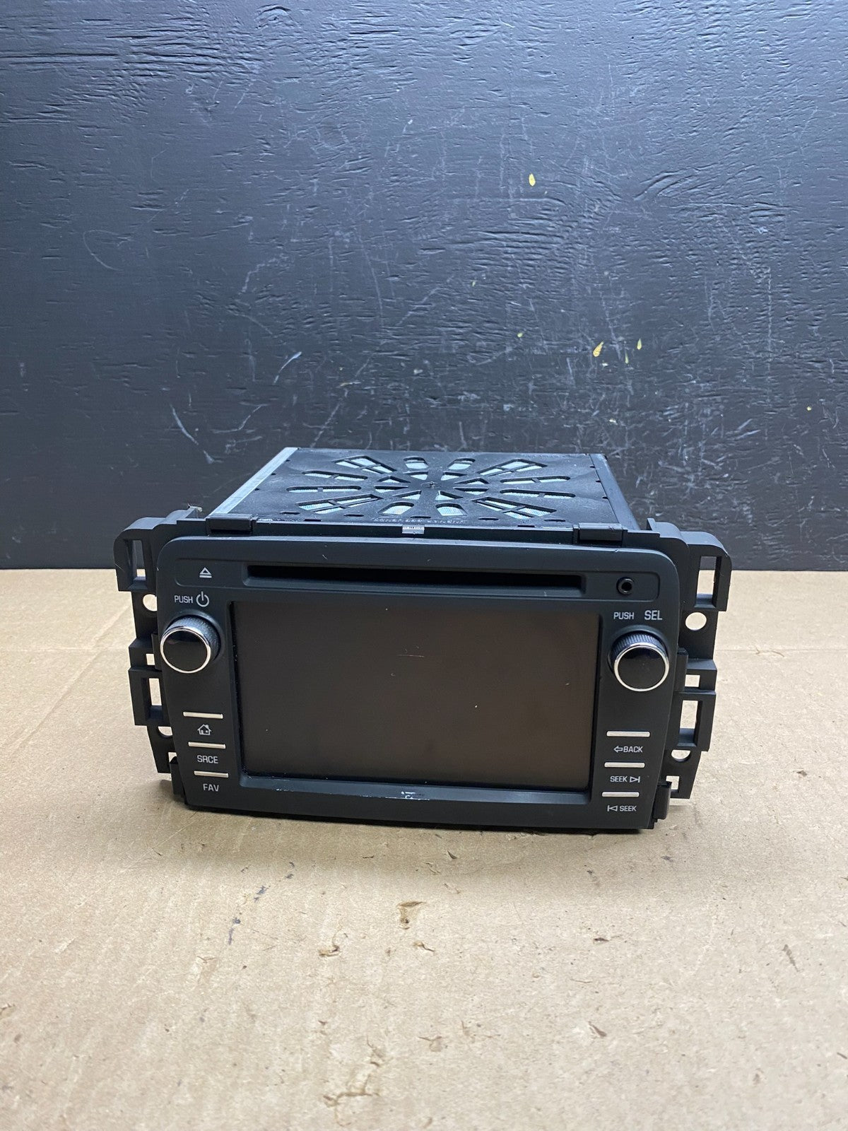 2013 to 2014 Buick Enclave Radio Stereo CD Player Screen Display AB9450 DG0