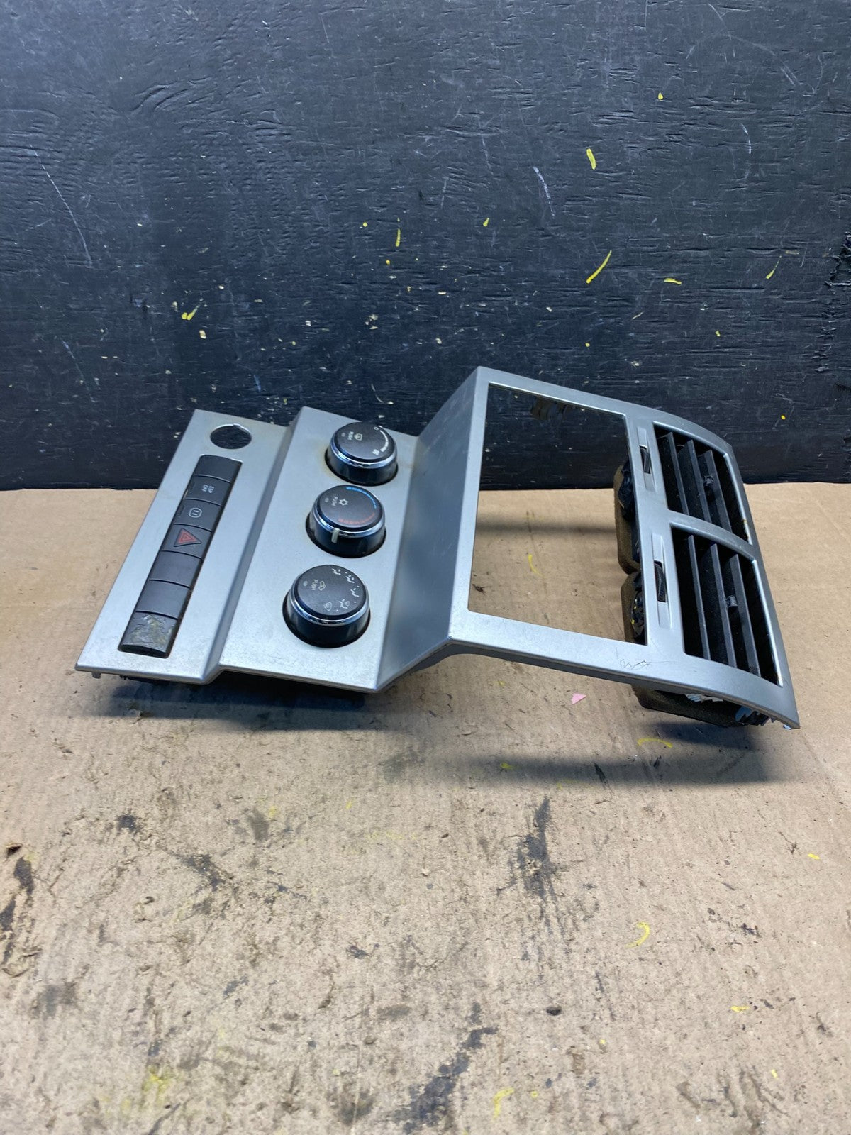 2007 to 2012 Dodge Nitro Dash Climate Temperature Control Radio Bezel R8693 DG6