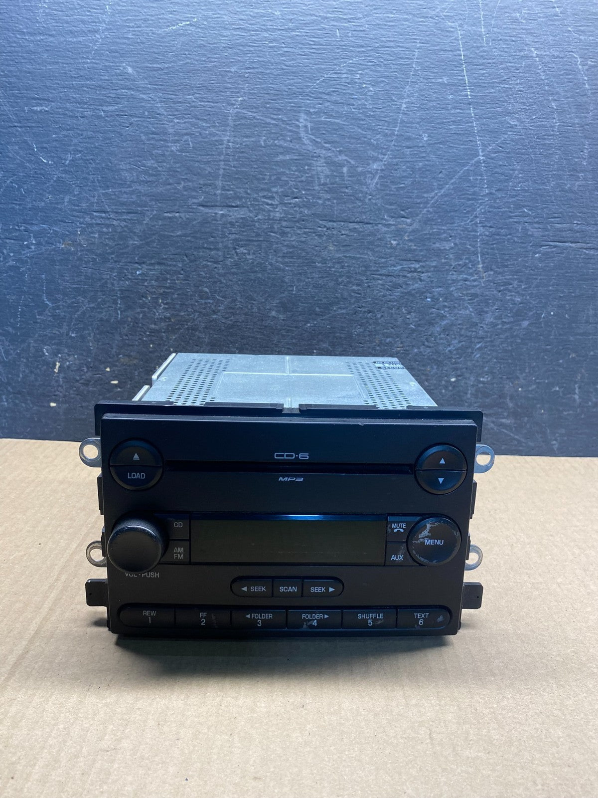 2004 to 2008 Ford F150 Mustang Radio Stereo Audio AM/FM AG9422 DW0