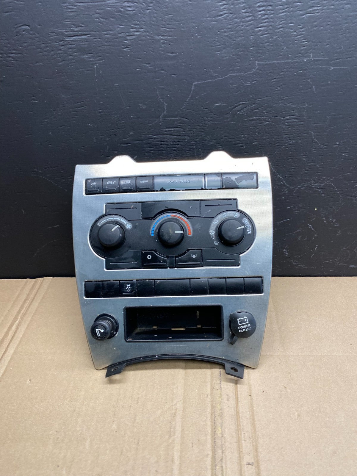 2005 2006 2007 Jeep Commander Grand Cherokee A/C Climate Control Bezel AB8690 DG0