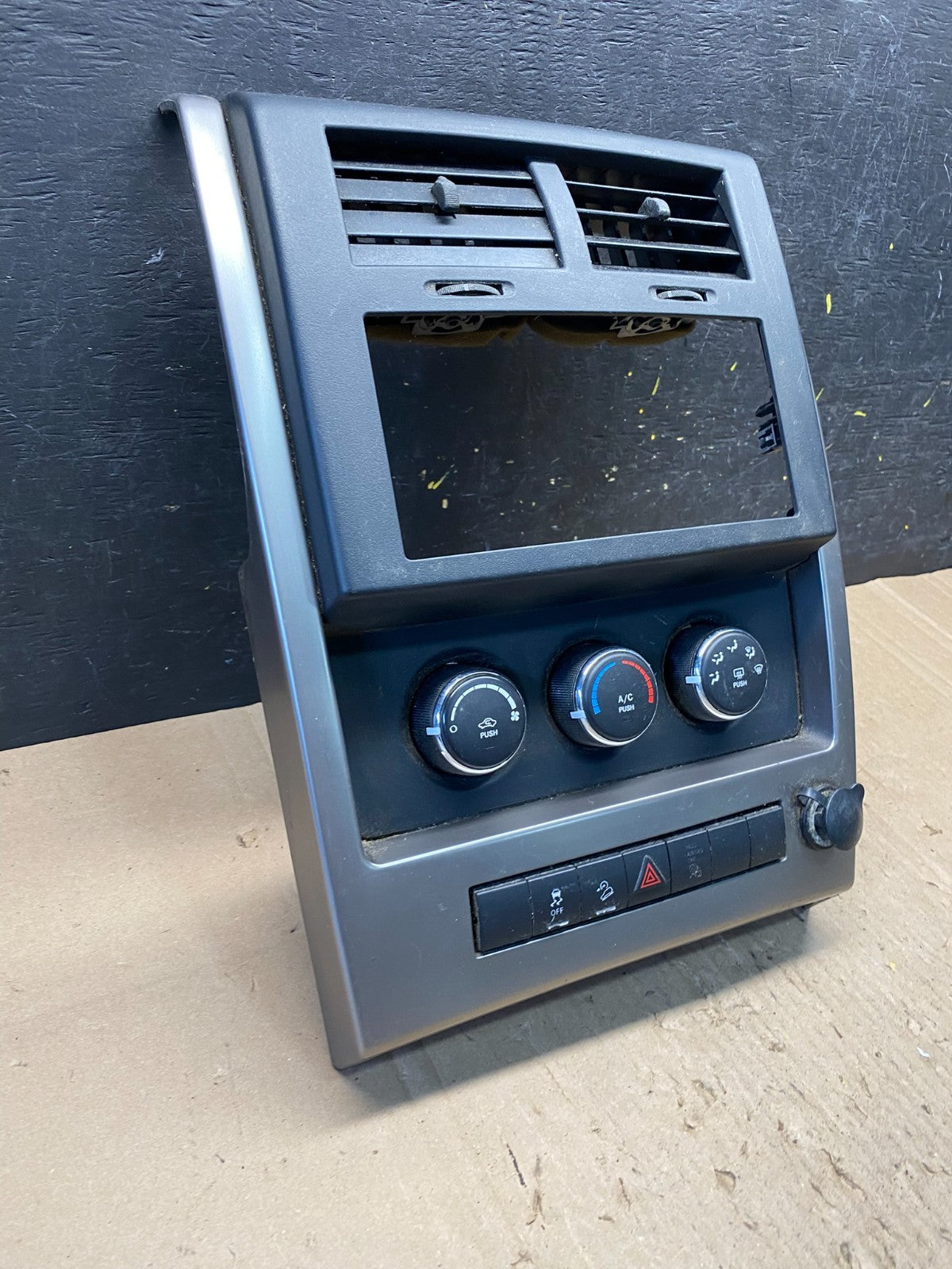 2008 to 2012 Jeep Liberty Dash Climate Temperature Control Radio Bezel r8928 DG1