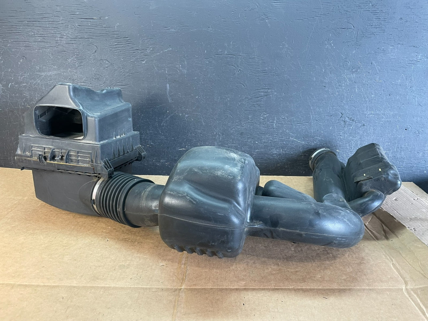 2011 - 2013 Dodge Durango 3.6L Resonator Air Intake Tube ae0900 DG3