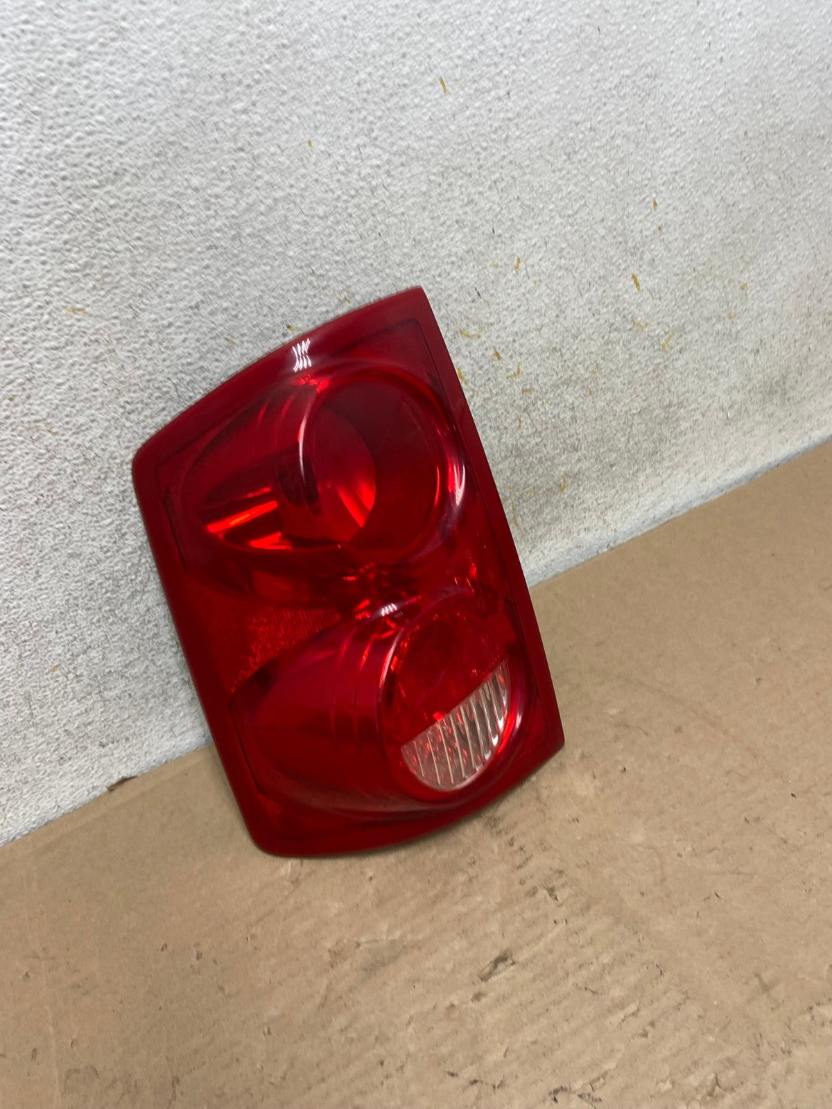 2005-2011 Dodge Dakota Lh Left Driver Side Tail Light AH9499 LK2
