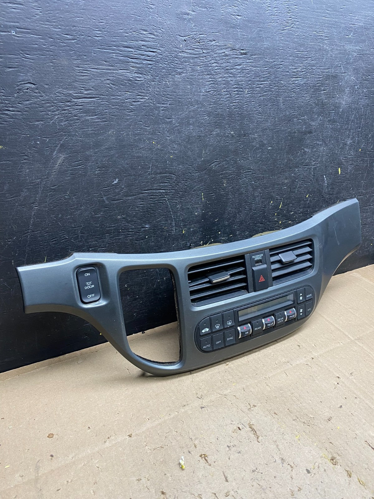 2005 to 2010 Honda Odyssey Radio Climate Control Dash Trim Bezel u4892 DG1