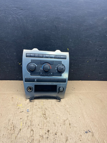 2005 2006 2007 Jeep Commander Grand Cherokee A/C Climate Control Bezel P7737 DG0