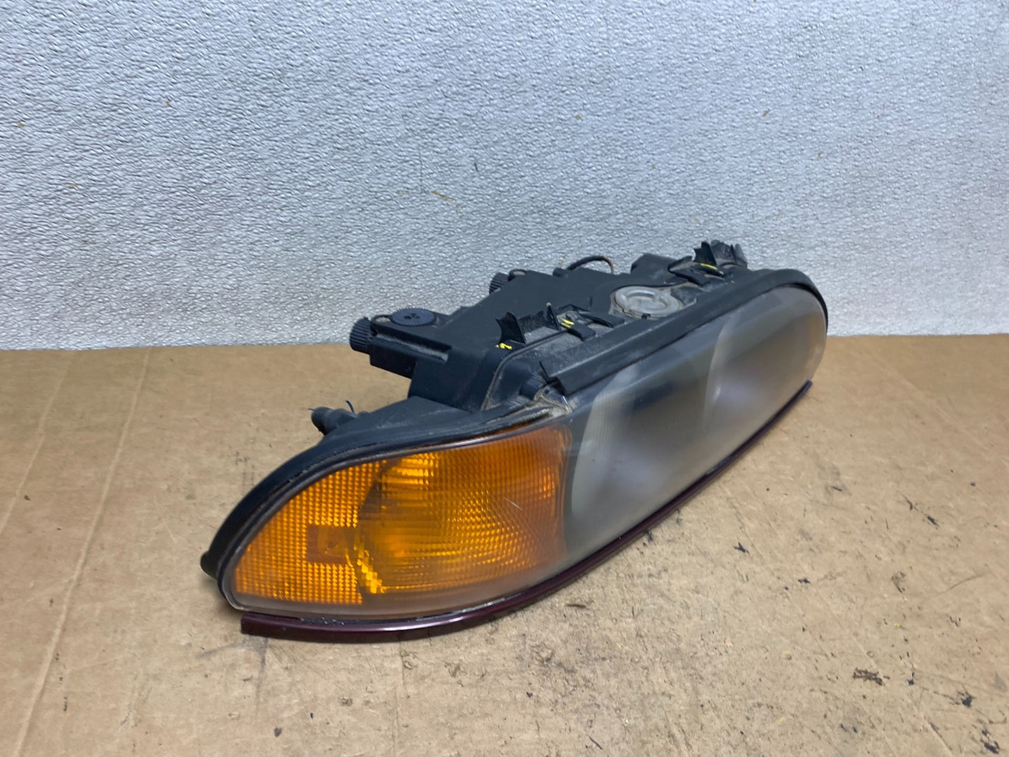 1997 - 2000 BMW E39 5 Series Headlight Right Passenger RH Halogen OEM T5172 DW2