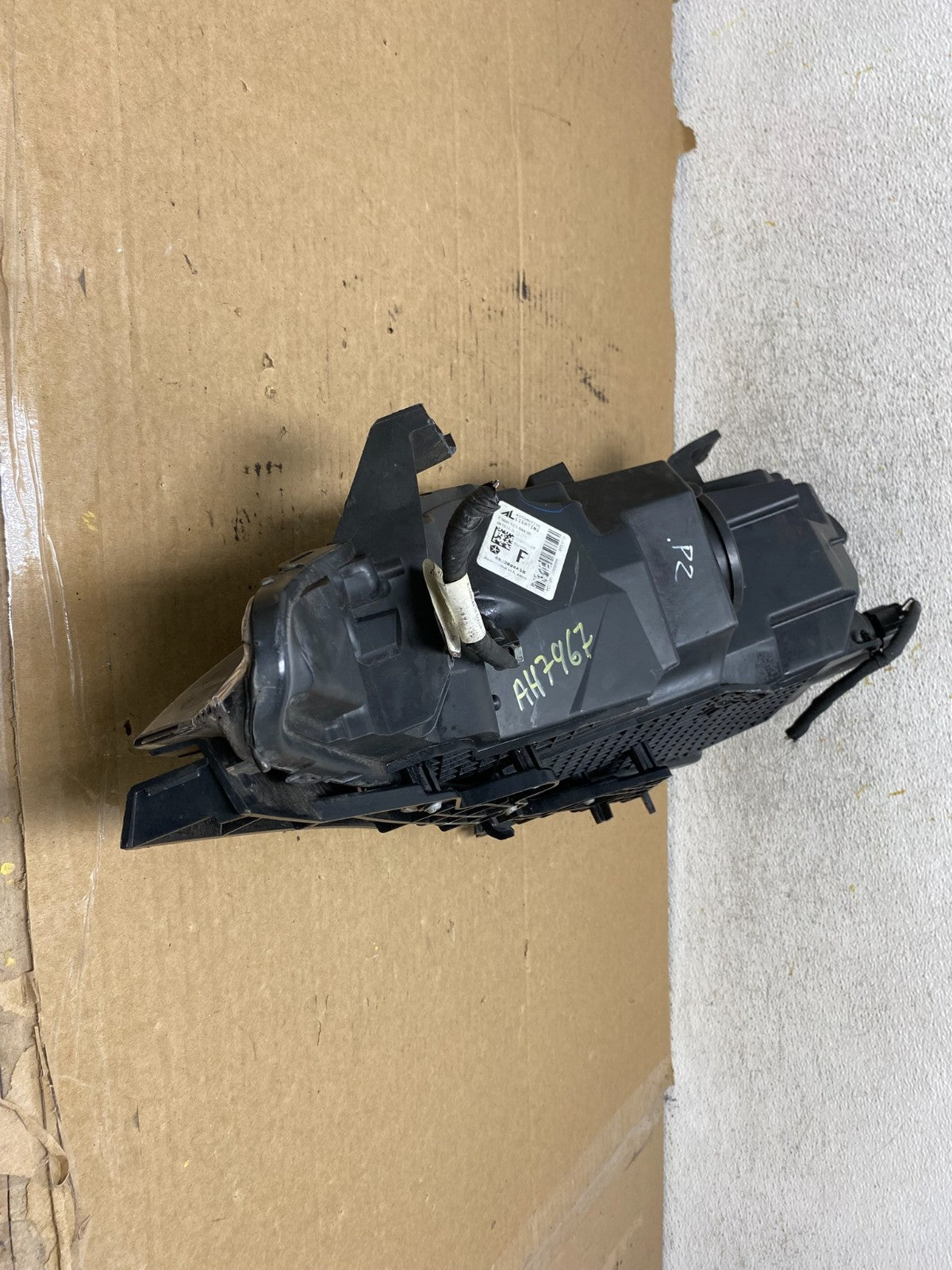 2017 to 2021 Chrysler Pacifica Right Passenger Halogen Headlight ah7967 DG9