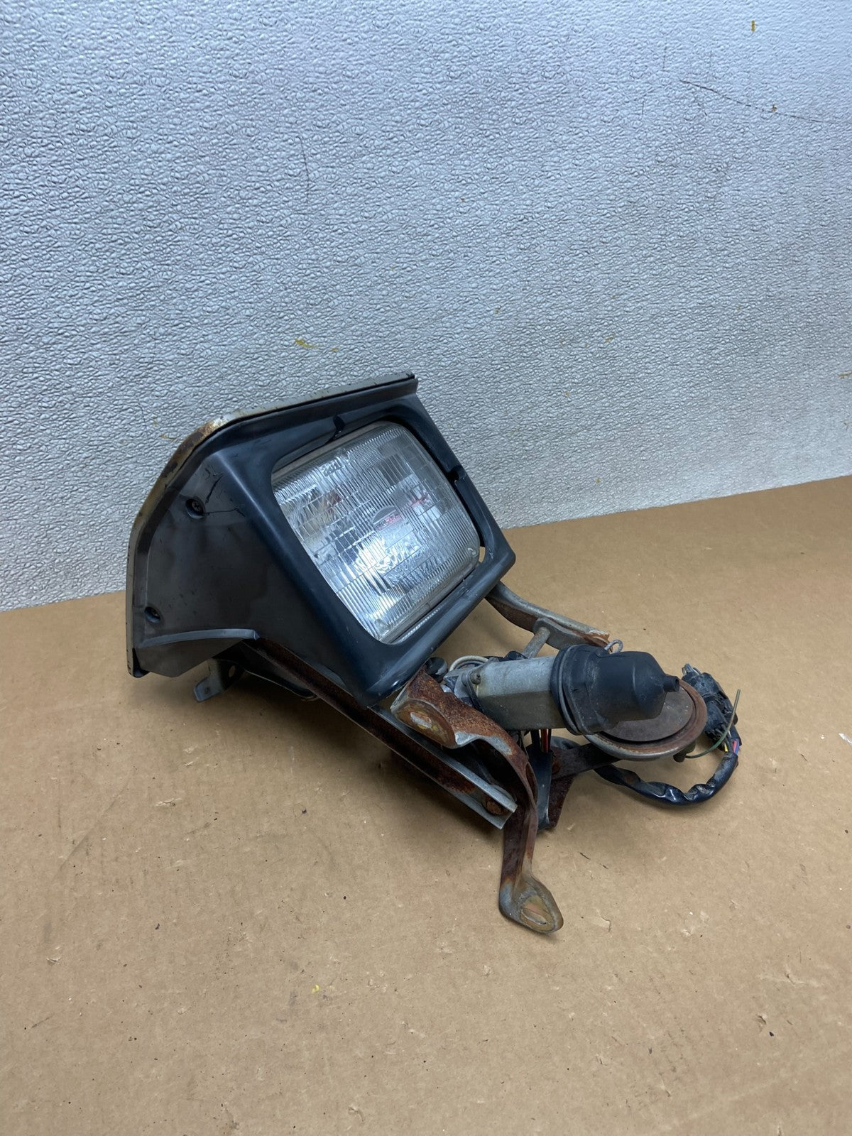 1983 - 1989 Mitsubishi Starion Left Driver LH Headlight Oem Z6667 DG2