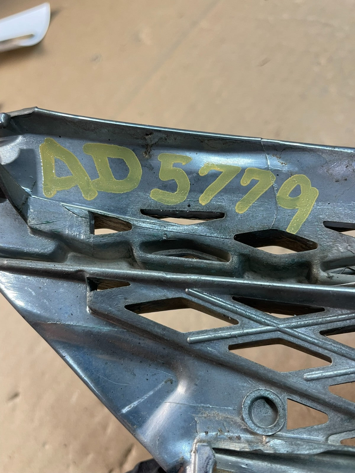 2002 2003 2004 Toyota Camry Front Upper Grill Grille AD5779 DG4