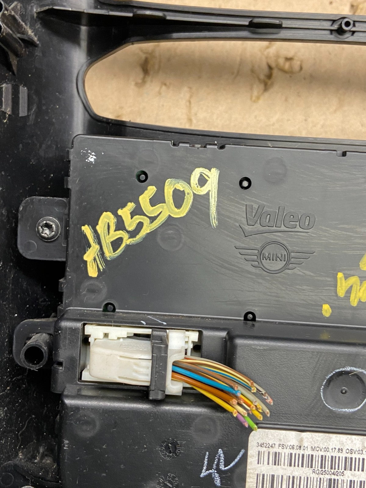 2008 to 2010 Mini Cooper Center Dash Climate Window Control OEM AB5509 DG6