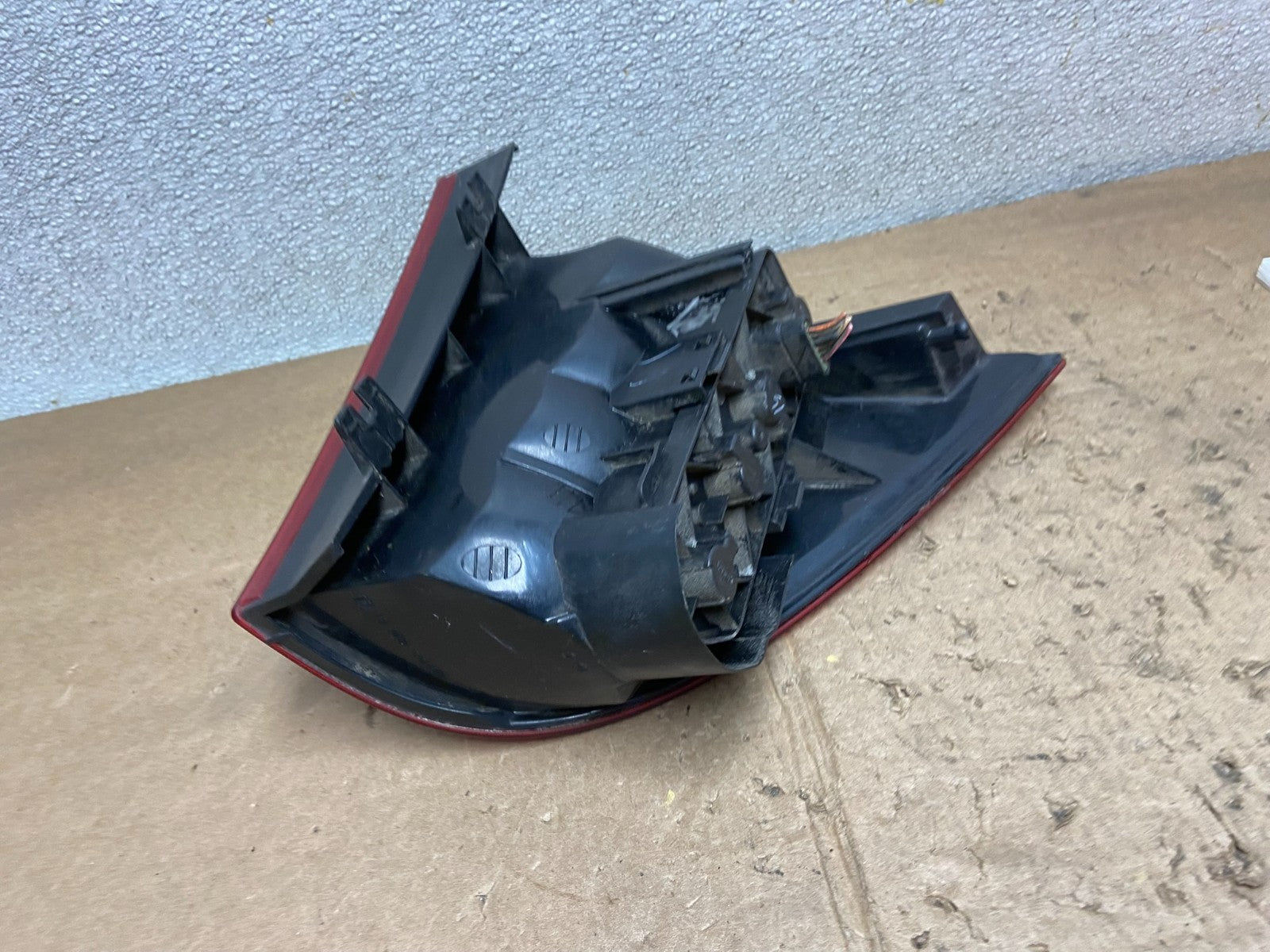 1998 to 2001 Mercedes ML320 ML-Class Right Passenger Rh Tail Light OEM Y7119 DW4