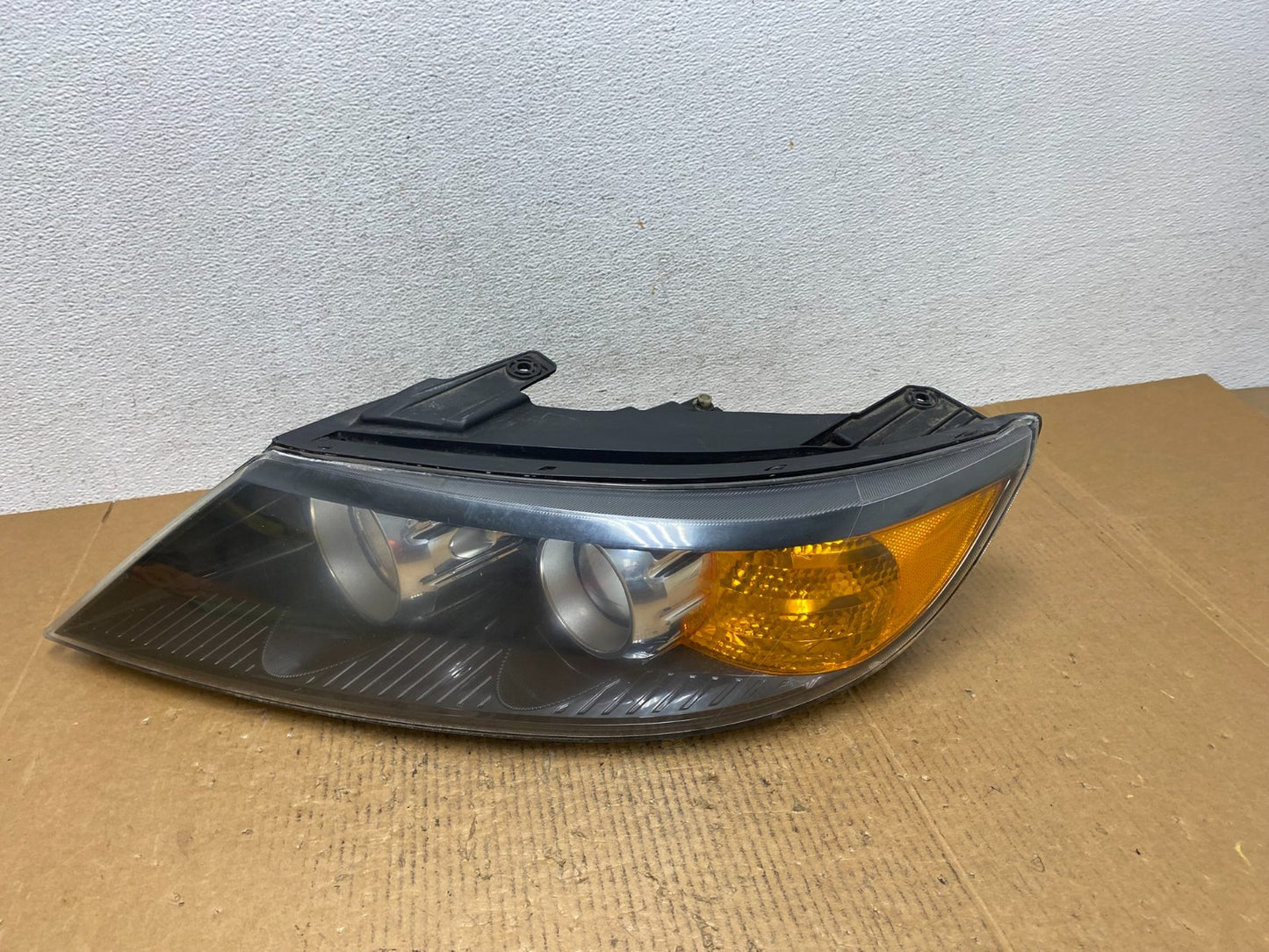 2011 to 2013 Kia Sorento Left Driver LH Side Headlight Halogen AE1412 DW0