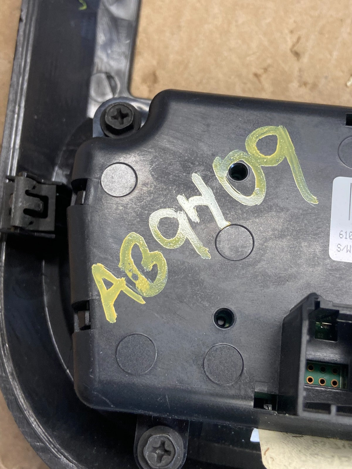 2011 to 2017 Jeep Compass Dash Climate Temperature Control Radio Bezel AB9409 DG6