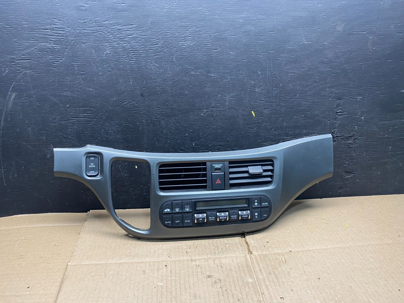 2005 to 2010 Honda Odyssey  Radio Climate Control Dash Trim Bezel L5373 DG0