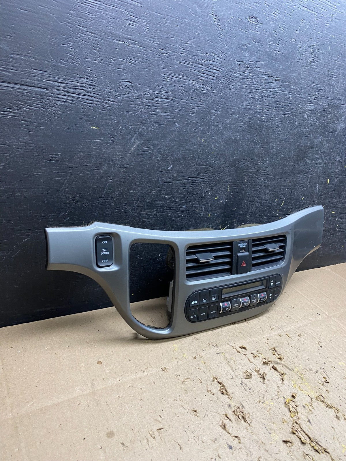 2005 to 2010 Honda Odyssey  Radio Climate Control Dash Trim Bezel u5780 DG1