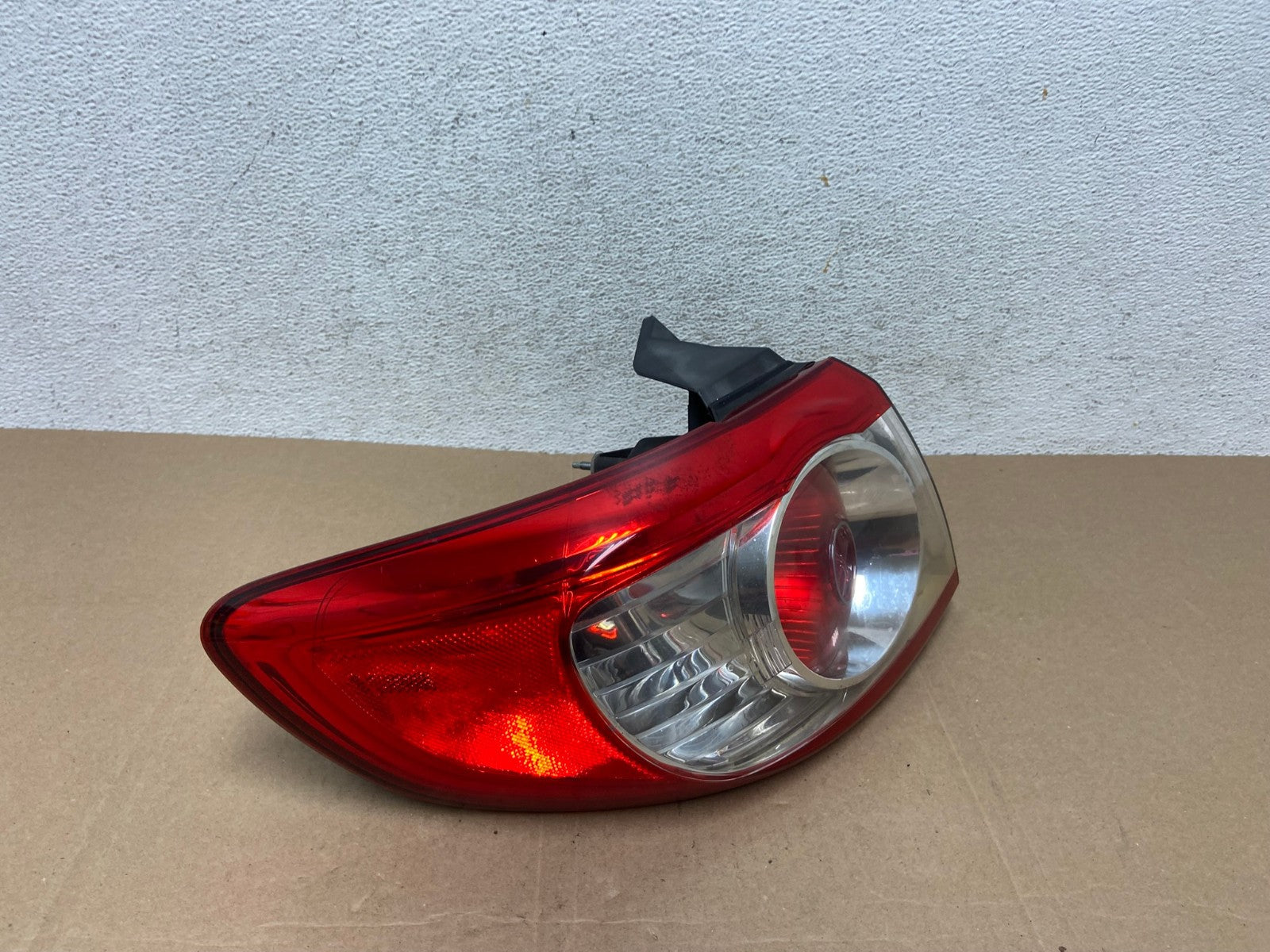 2010 to 2012 Hyundai Santa Fe Left Driver Side LH Tail Light AE4868 LK2