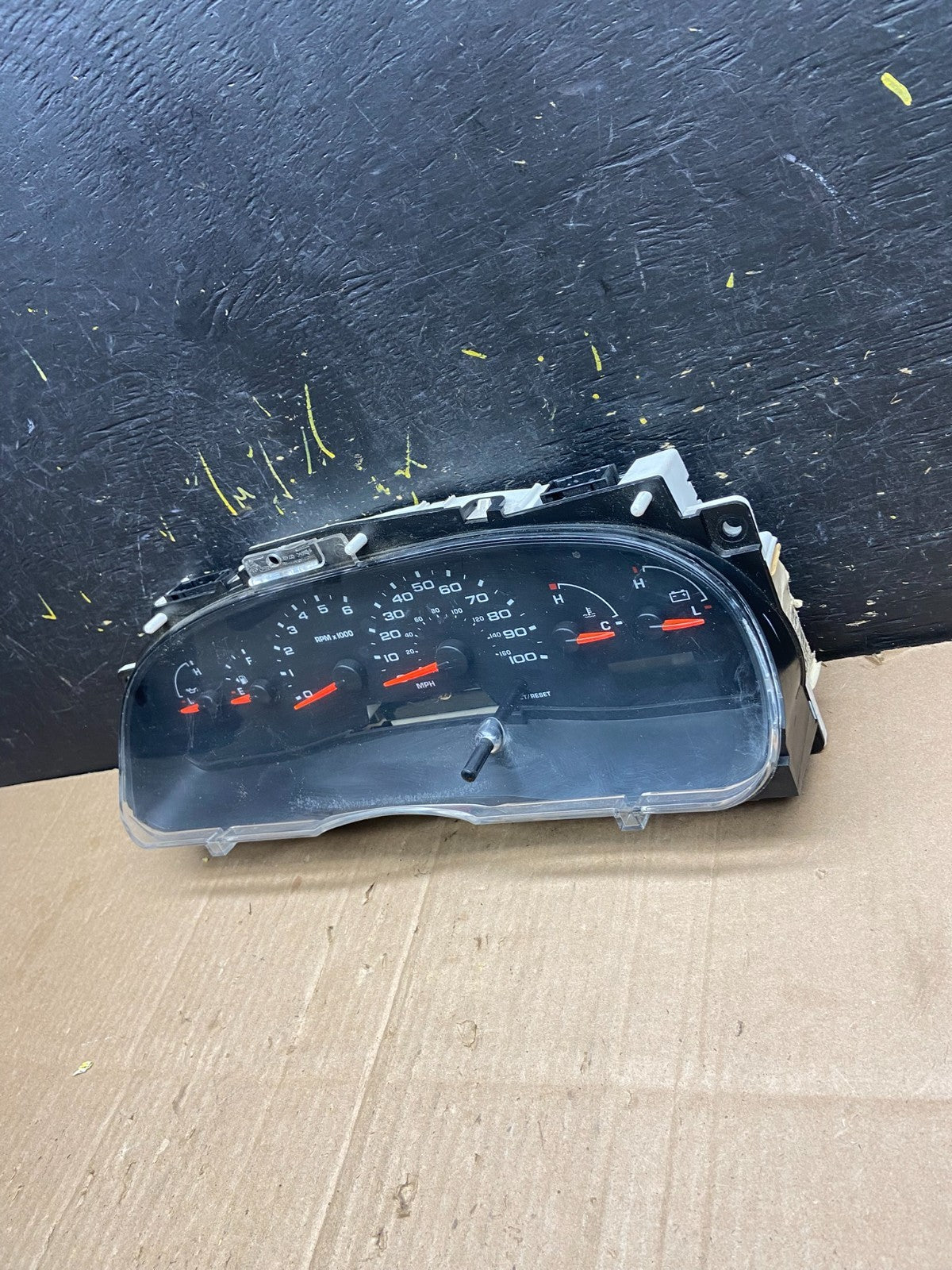 2006 Ford E350 Gauge Speedometer Cluster OEM aa8167 DG1