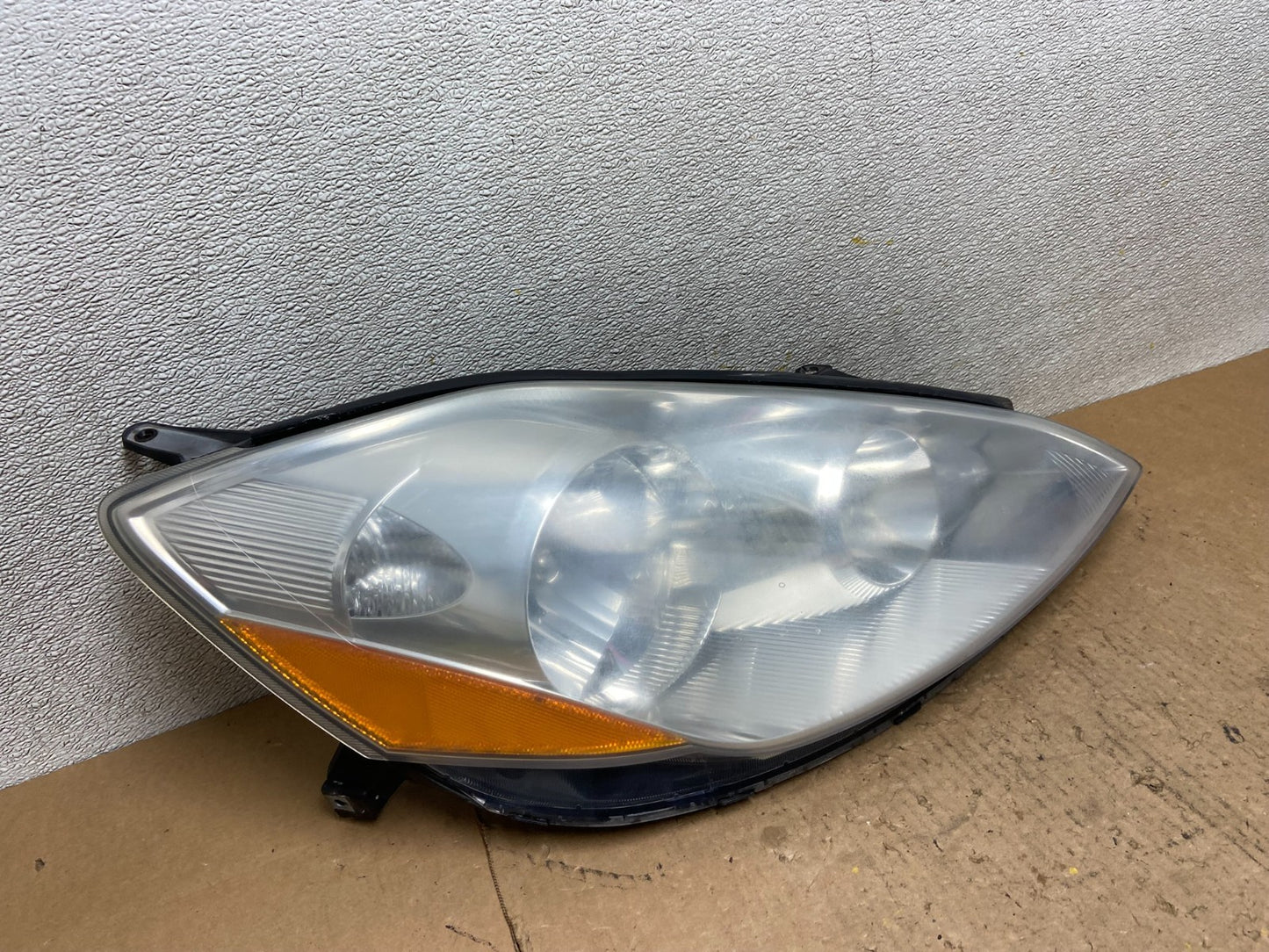 2006 to 2010 Toyota Sienna Right Passenger Rh Side Headlight Halogen Z8073 DW2
