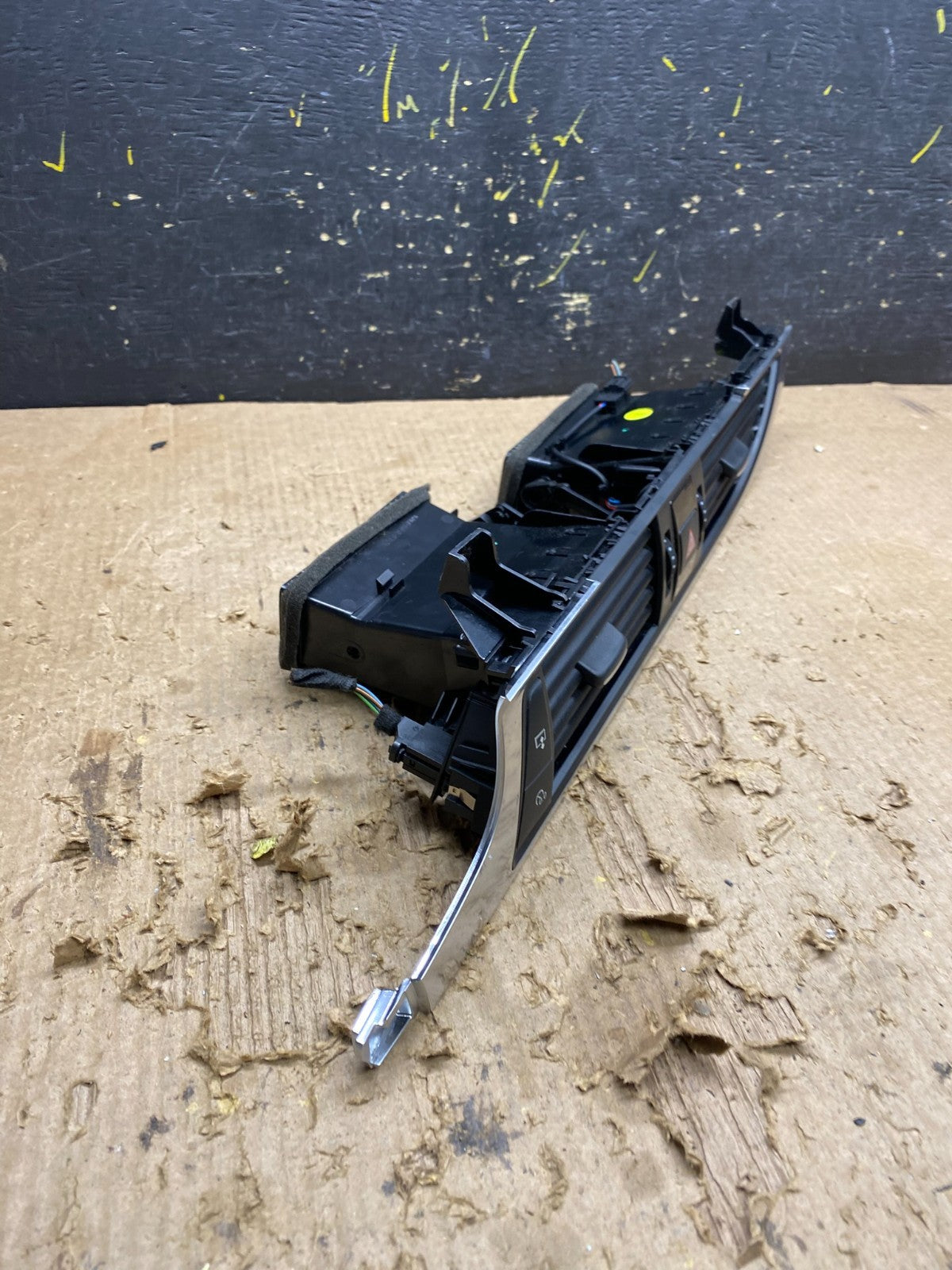 2012 to 2017 Audi A6 A7 Center Dashboard Air Vent OEM Z9738 DG1