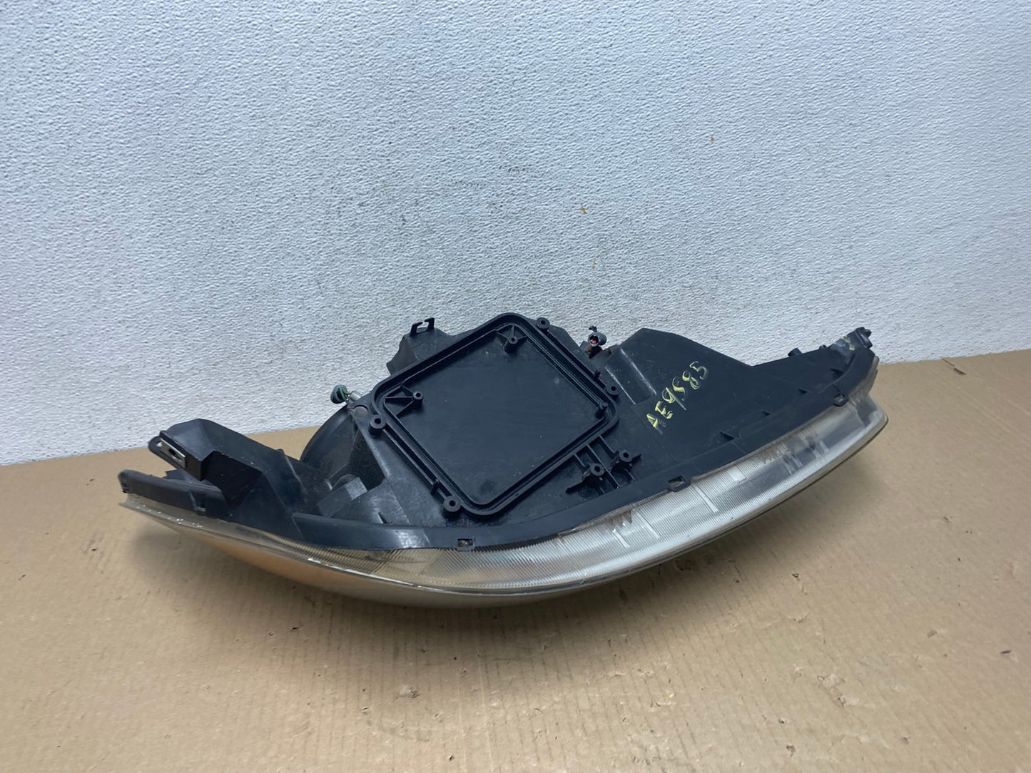2004-2005 Toyota Sienna Left Driver LH Side Halogen Headlight AE9585 LK8