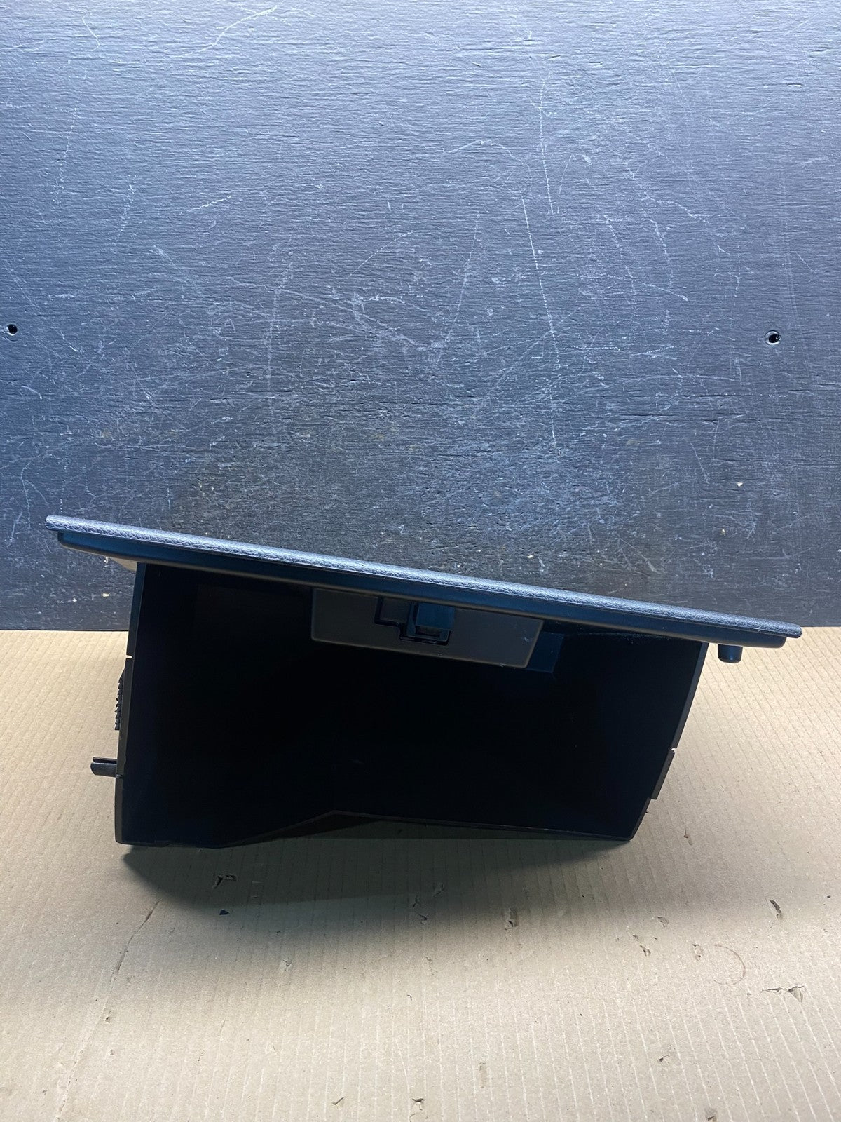 2004 to 2008 Ford F-150 Glove Box Compartment ah7438 DG3