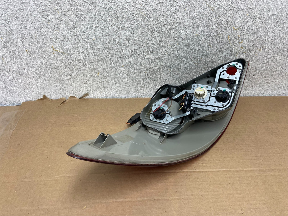 2006 - 2010 Mercedes W251 R-CLASS Right Passenger RH Side Tail Light AH3100 DW4