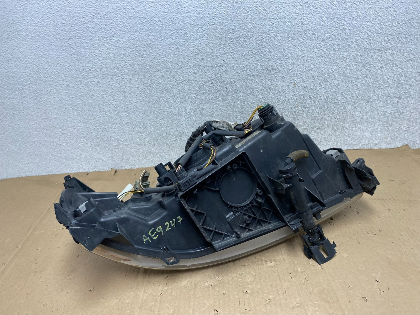 2005 to 2009 Volvo S60 Left Halogen Driver Side Headlight AE9247 DW7
