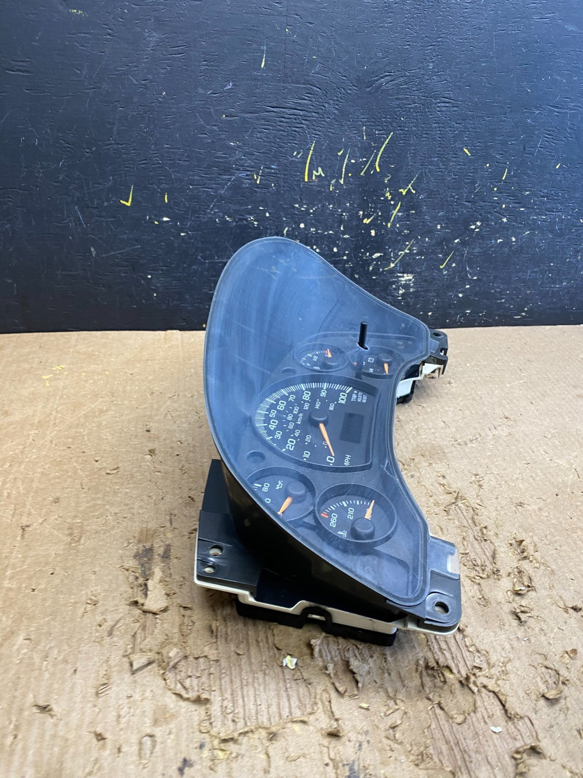 2004 to 2007 Chevrolet Express Speedometer Cluster Gauge Z9982 DG2