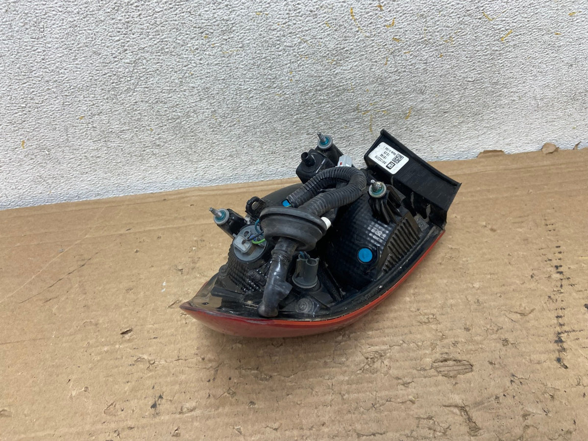 2016 - 2020 Chevrolet Malibu Left Driver LH Side Tail Light AH9289 LK4