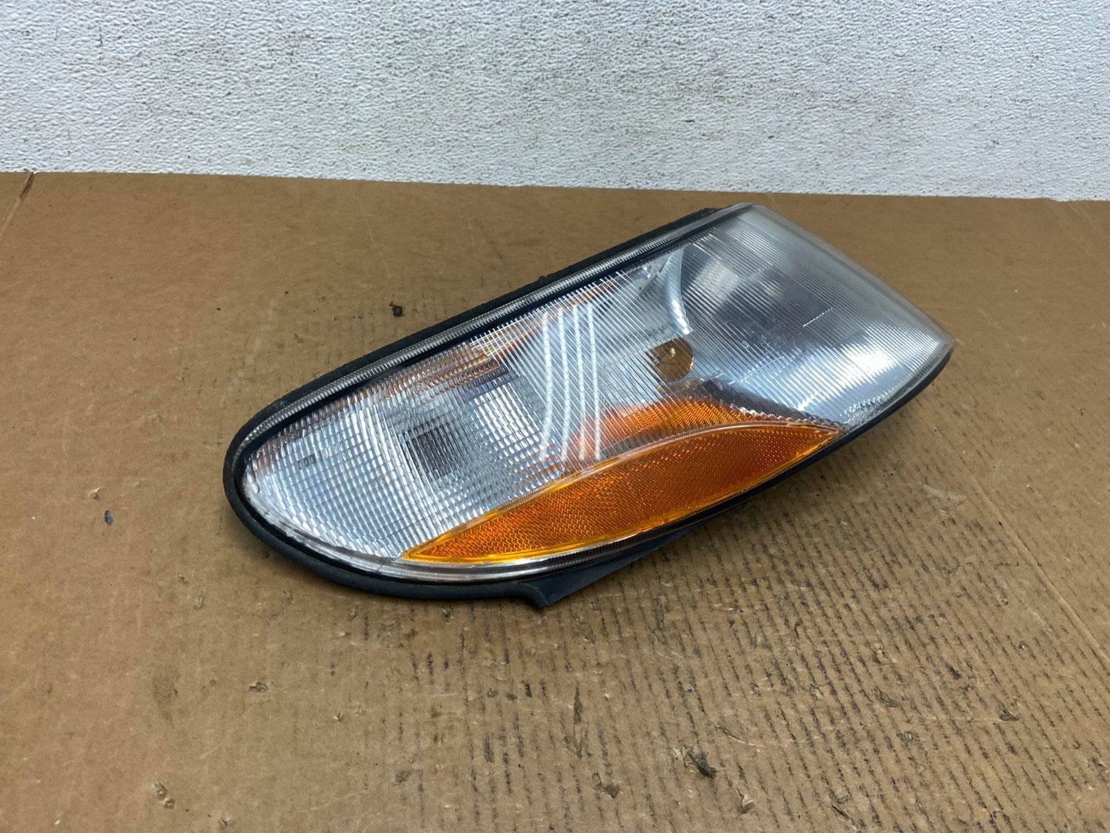 1999 to 2003 Saab 9-3 Front Right Passenger RH Side Turn Signal AE1202 DW2