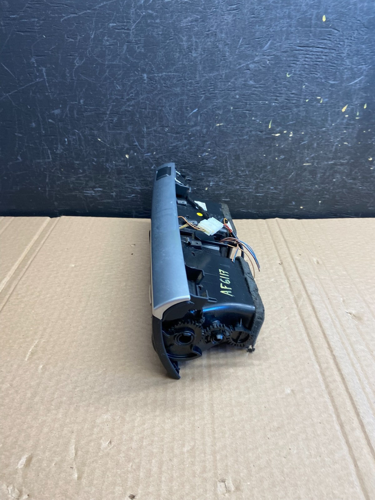 2007 to 2013 BMW X5 X6 Center Console Dash Air Vent AF6117 DG2
