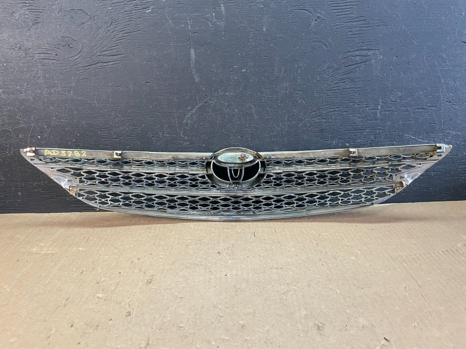2002 2003 2004 Toyota Camry Front Upper Grill Grille AD5782 DG3