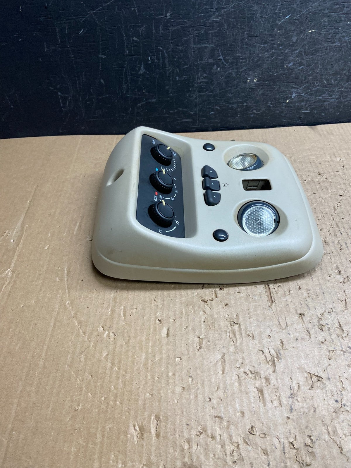 2003-2006 Silverado Tahoe Yukon Overhead Console Home link A/C AE4509 DG2