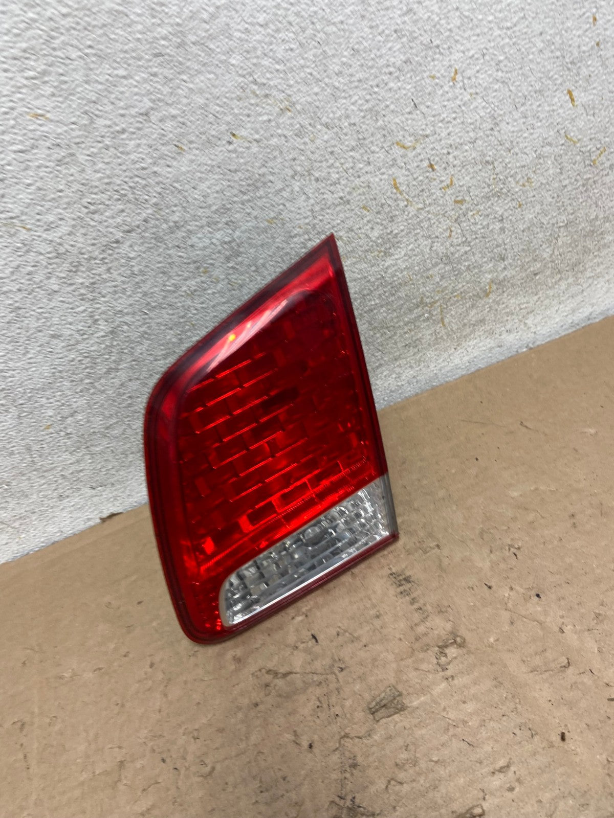 2011 2012 2013 Kia Sorento Right Passenger Inner Tail Light AI1100 LK2