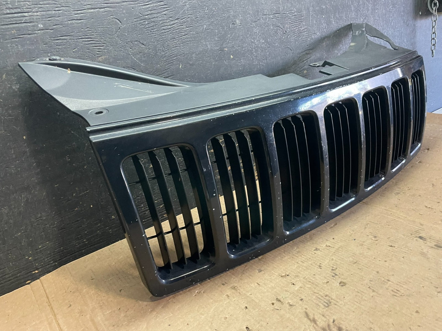 2008 2009 2010 Jeep Grand Cherokee Front Upper Grill Grille OEM Z8167 DG2
