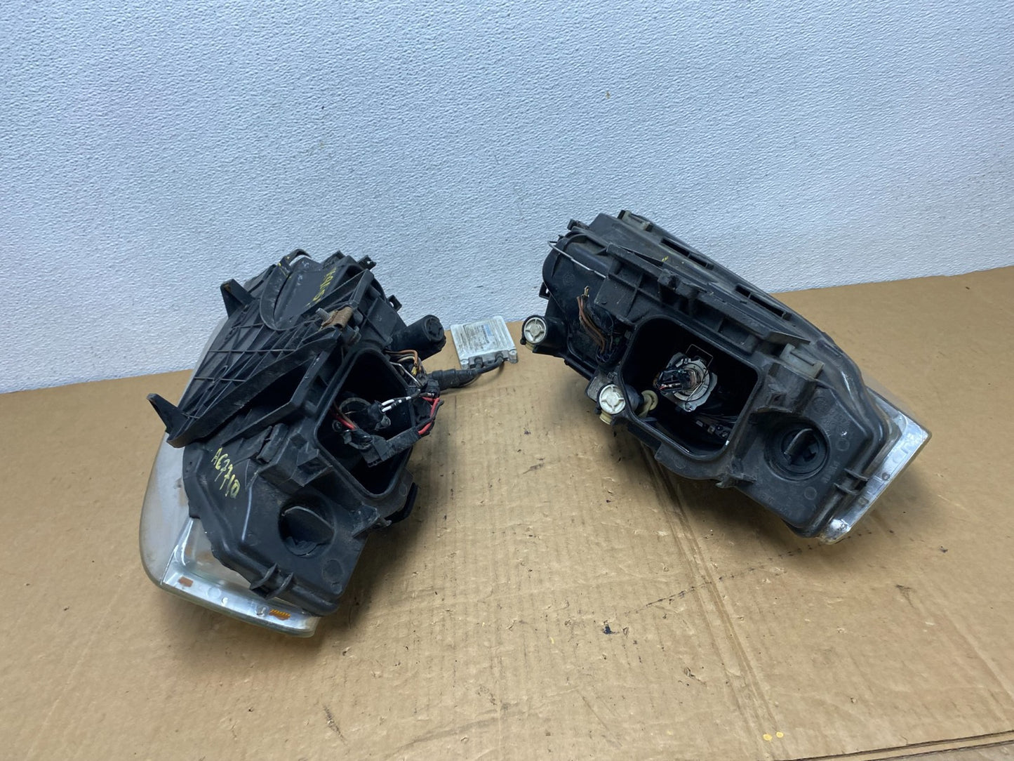 2002-2005 Audi A4 Sedan Left+Right Side Halogen Headlights AC7710 DW12