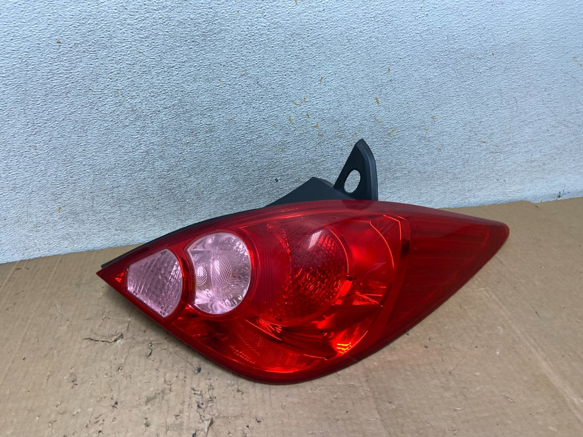 2007 - 2012 Nissan Versa Hatchback Right Passenger Side Tail Light AI9161 LK0