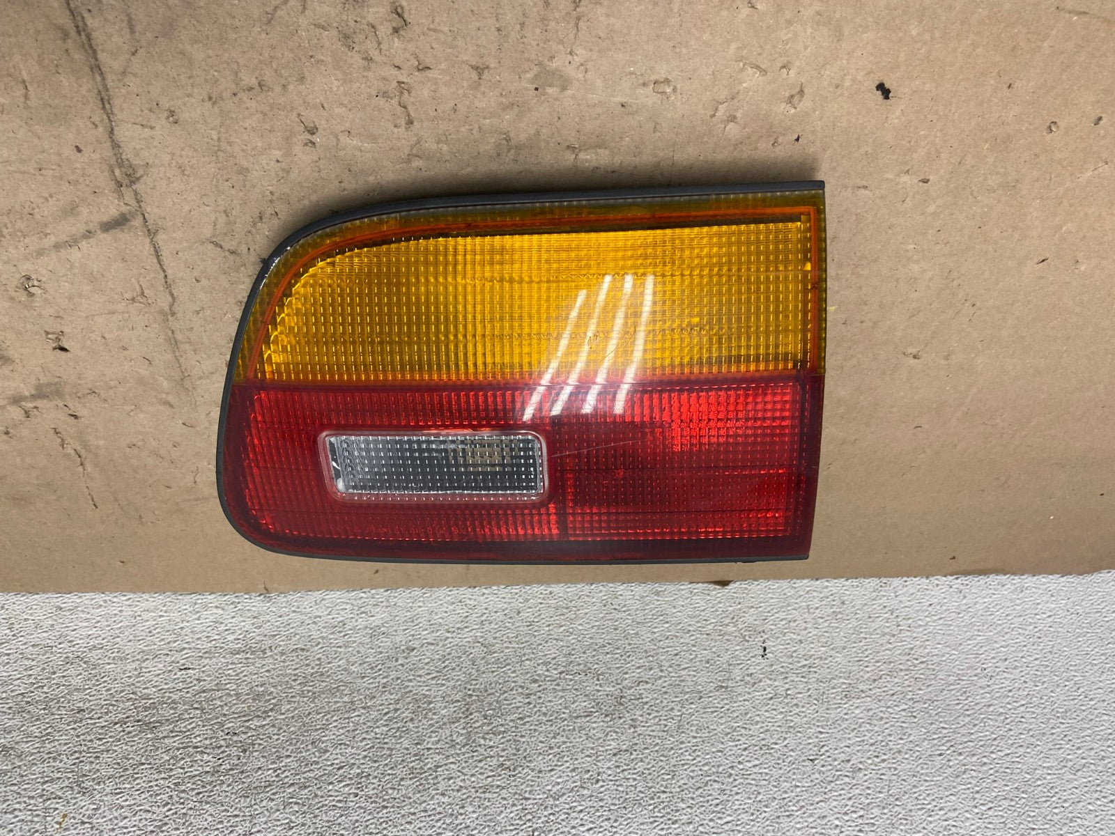 1998 1999 2000 Toyota Sienna Right Passenger Inner Tail light AG5695 LK0