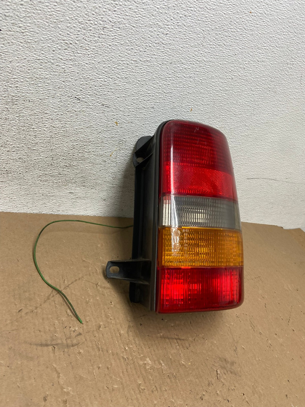 1993-1998 Jeep Grand Cherokee ZJ Right Passenger Rh Tail Light AD7732 LK2