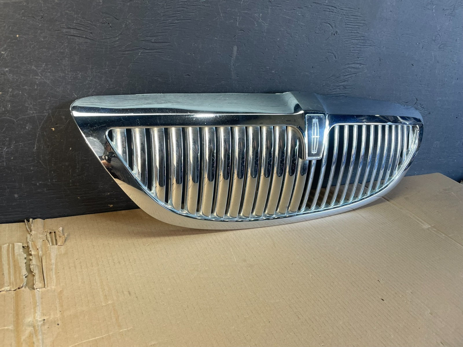 2003 to 2011 Lincoln Town Car Front Upper Grille Grill Chrome W/Emblem AE3571 DG2