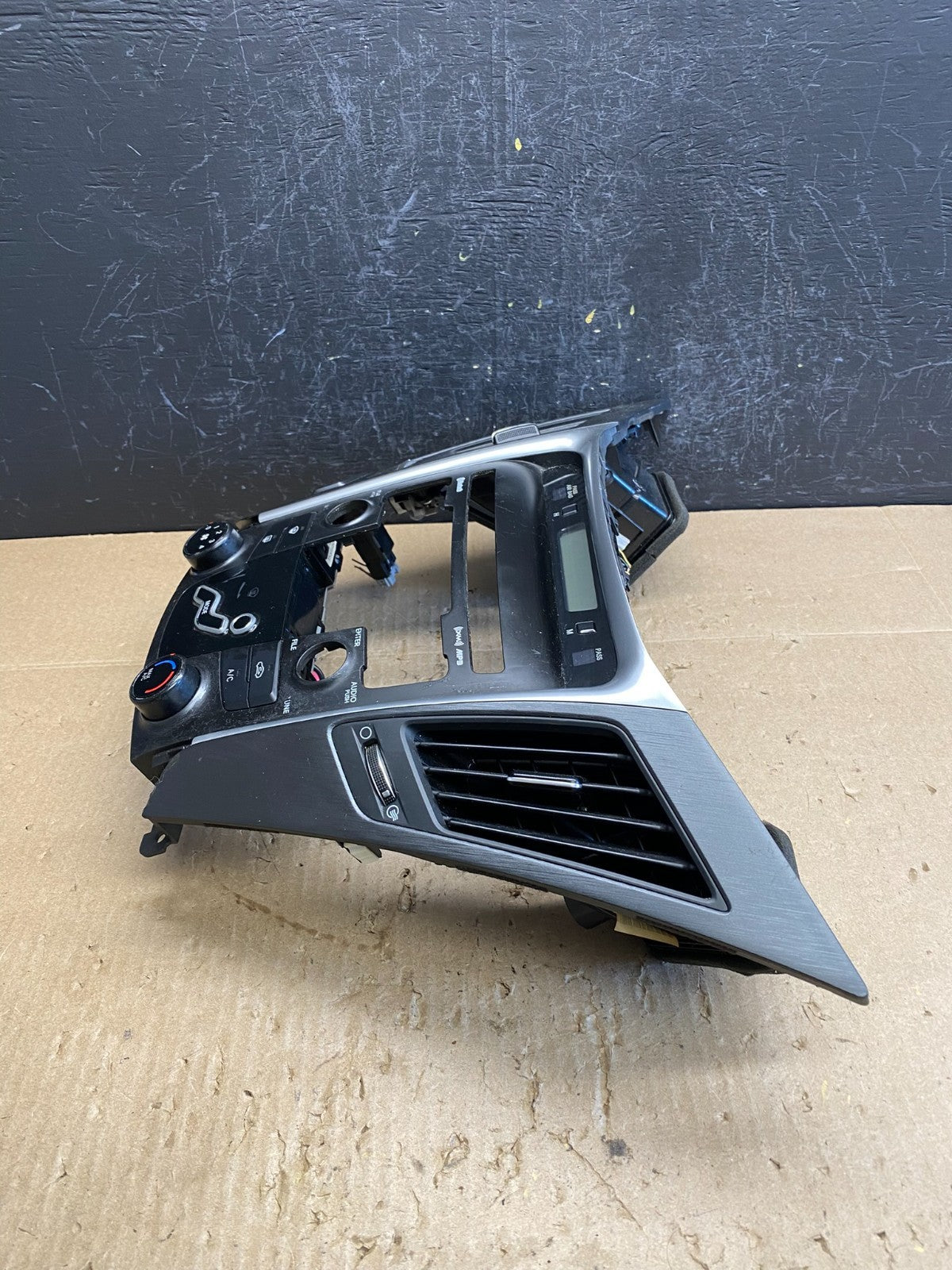 2011 - 2014 Hyundai Sonata Center Radio Climate Control Air Vent Bezel AC9080 DG2