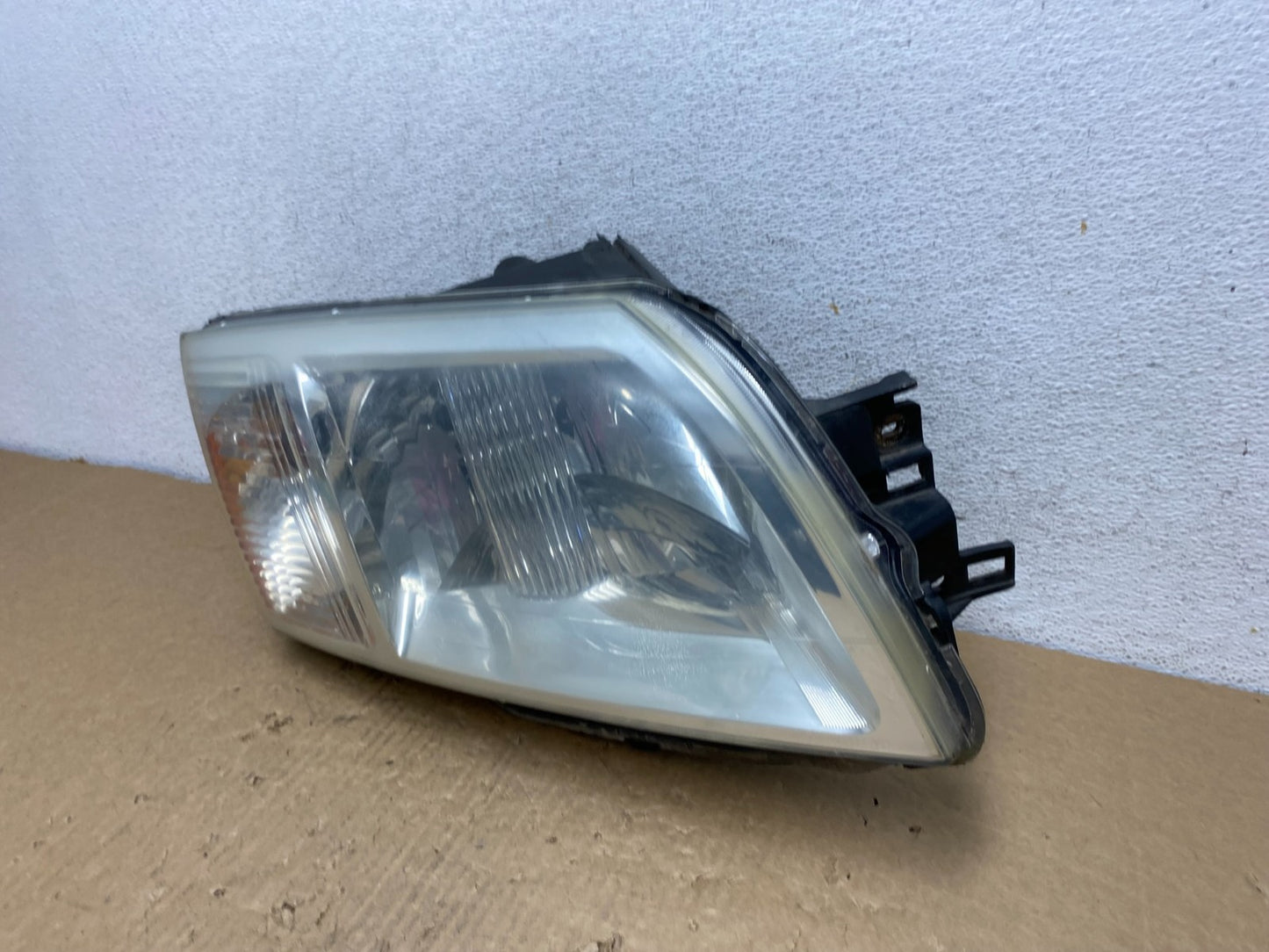2004 - 2011 Mitsubishi Endeavor Headlight Right Passenger Rh Side AF7916 DW1