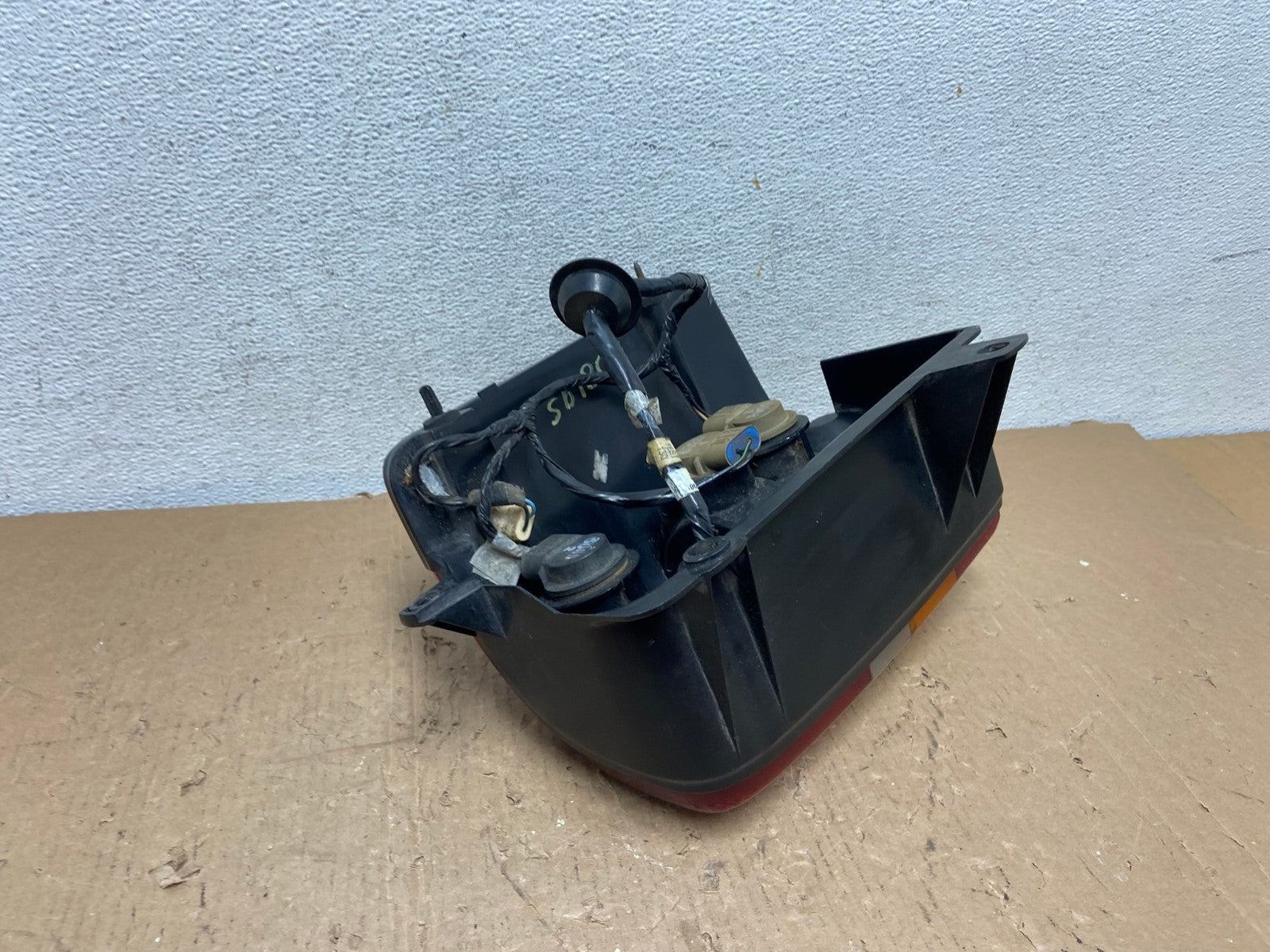 1993-1998 Jeep Grand Cherokee ZJ Left Driver Side Tail Light AD8195 LK4