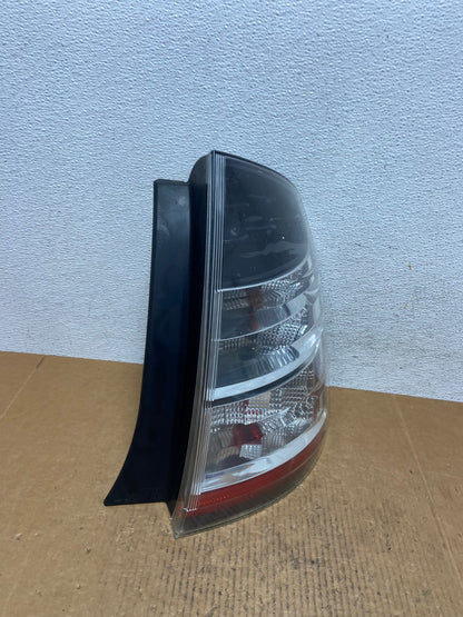 2004 - 2005 Toyota Prius Right Passenger Side Rh Tail Light AE0326 LK2