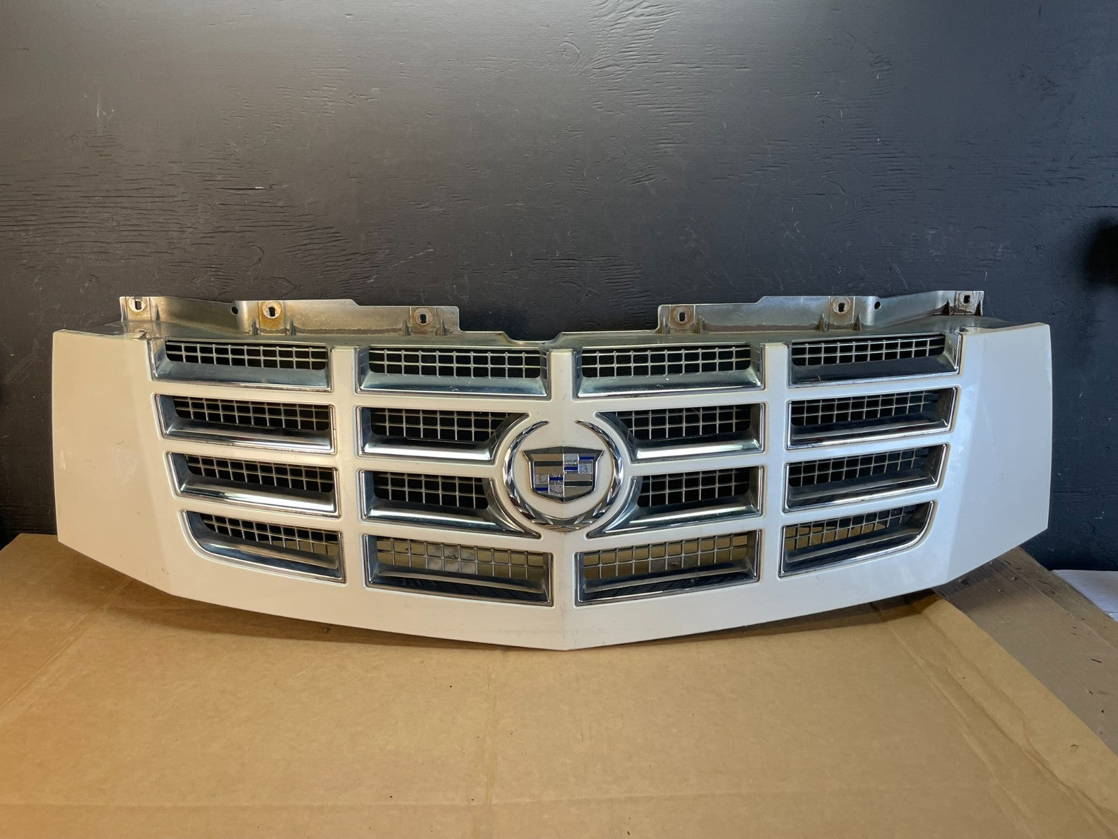 2007-2014 Cadillac Escalade Front Upper Grille Grill AE0791 DG0