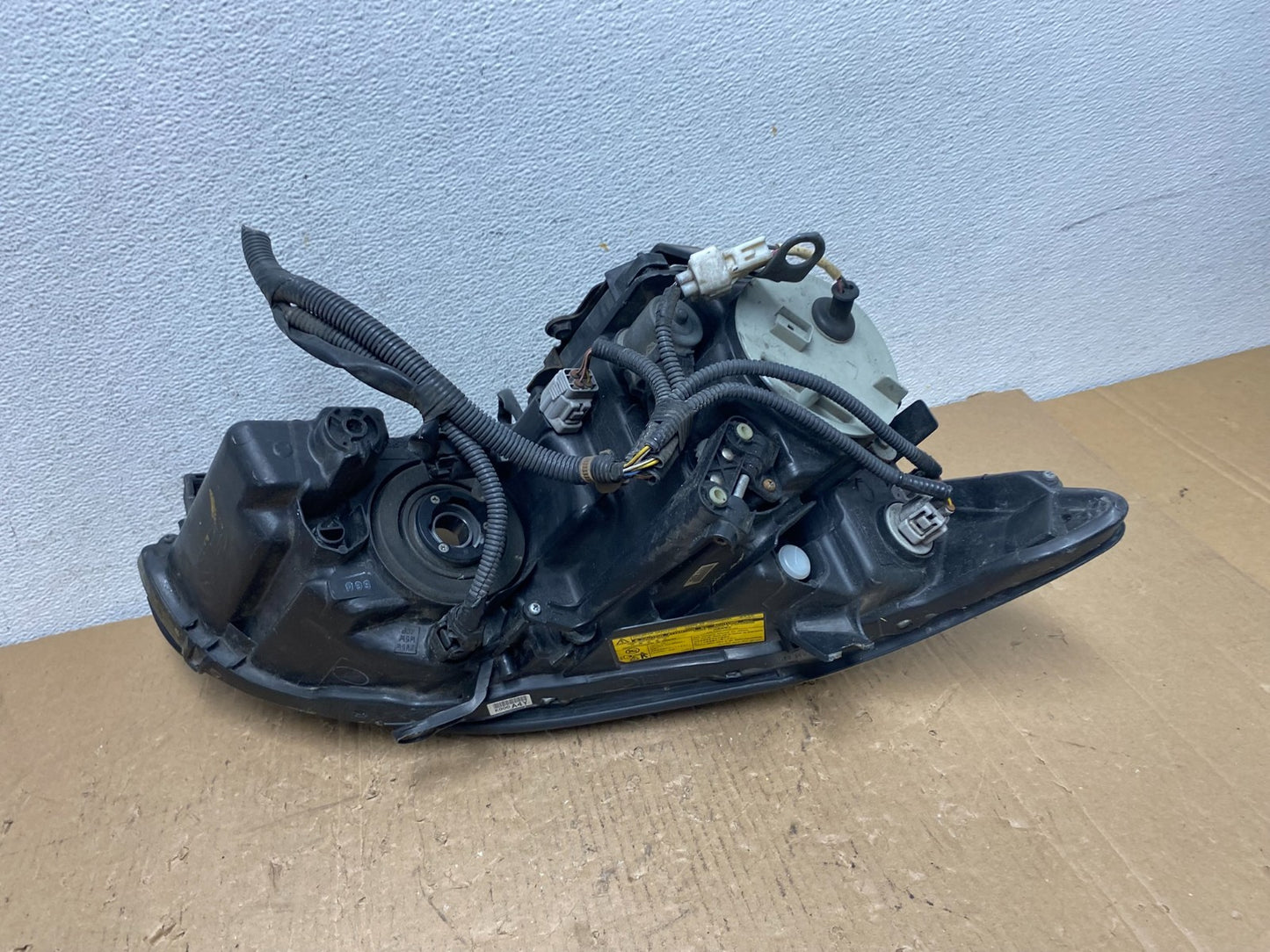 2004 to 2009 Lexus RX330 RX350 Xenon Left Driver Side Headlight AD8234 DW8