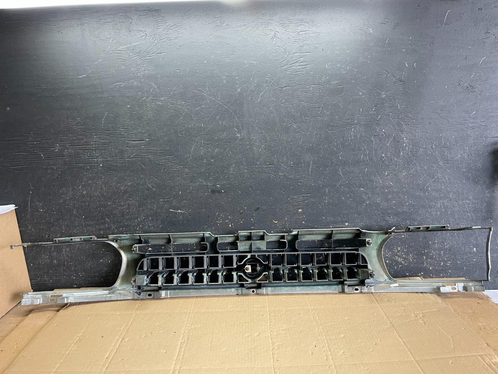 1996 to 1999 Nissan Pathfinder Front Upper Grill Grille OEM AA8841 DG4